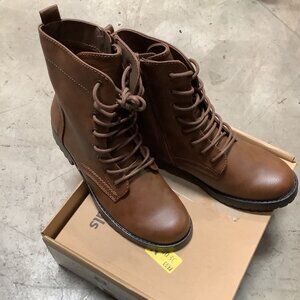 Amazon Essentials Women's Lace-Up Combat Boots